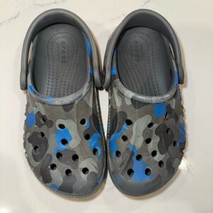 CROCS grey camo charcoal toddler 9 Slip-On Footwear